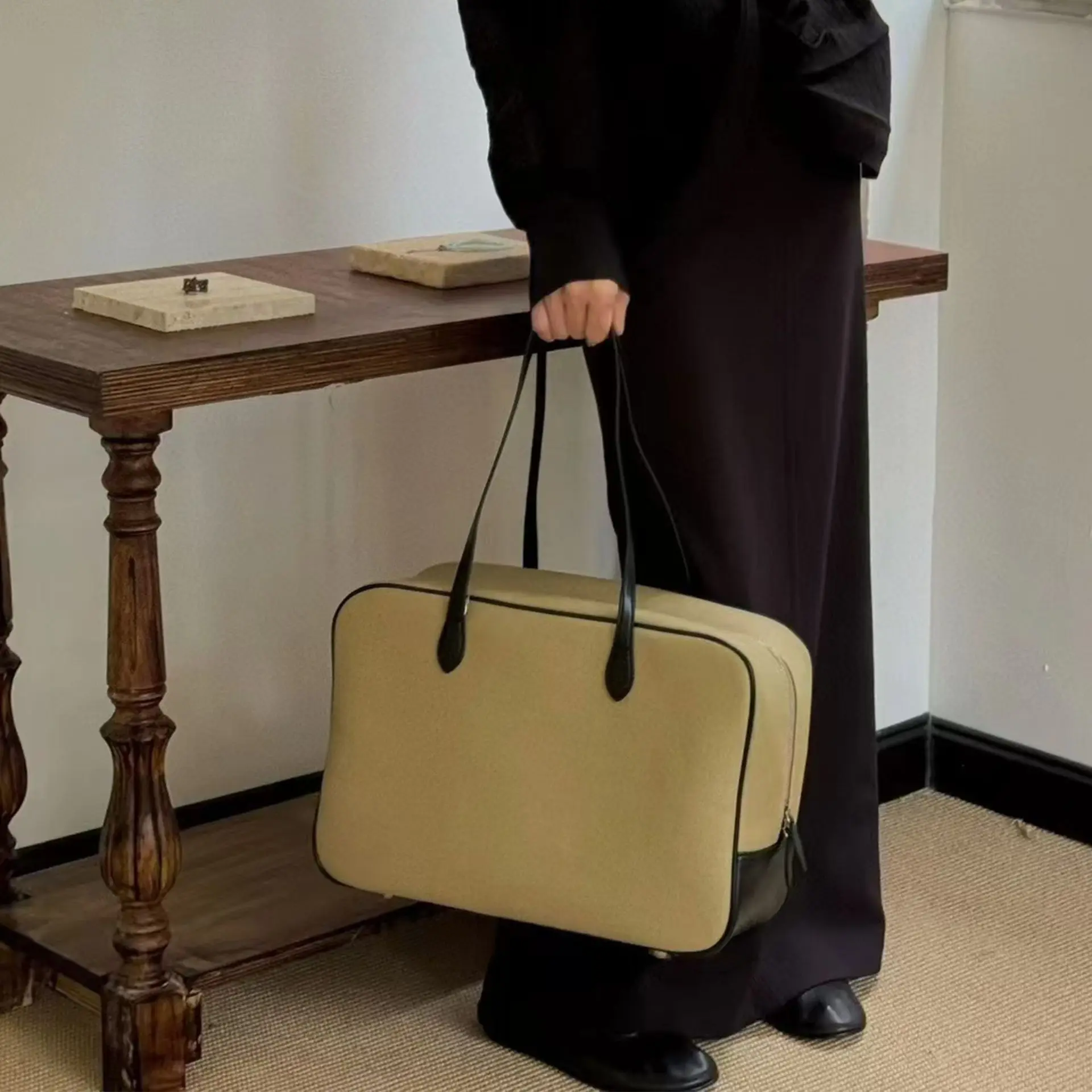 

2025 New Canvas Leather Boston Bag Women's Large Capacity Minimalist Commuter Neutral Shoulder Underarm Briefcase