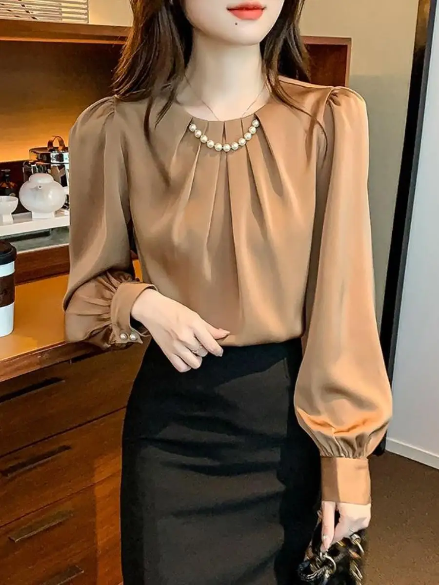 chemise-pour-femme-a-manches-lanternes-en-satin-ornee-d'une-chaine-de-perles-design-sensationnel-nouveau-style-debut-d'automne-avec-poche-et-mouchoir