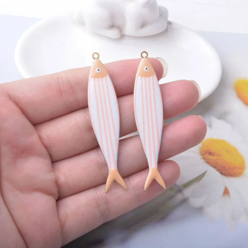 2 Stücke Meereslebewesen Langer Fisch Bunter Anhänger Kupfer Beidseitig Emailliert Große Fisch-Charms DIY Schmuckzubehör – Detail 9