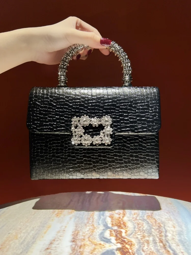 Elegante Diamantbesetzte Damenhandtasche Neue Bogenförmige Tragetasche mit Strass-Griff Luxuriöse Glitzer-Diamant-Clutch
