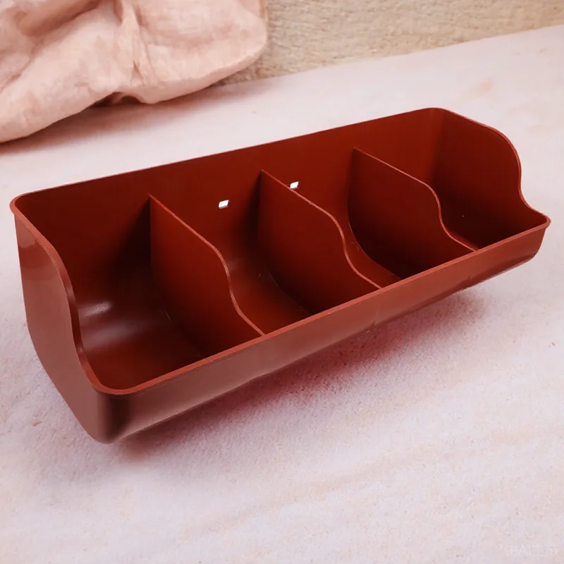 

Sturdy Multi-Compartments Pig Feeder Heavy Duty Livestock Feeding Trough Durable Mountable Farmhouse Feeding Container For Goats