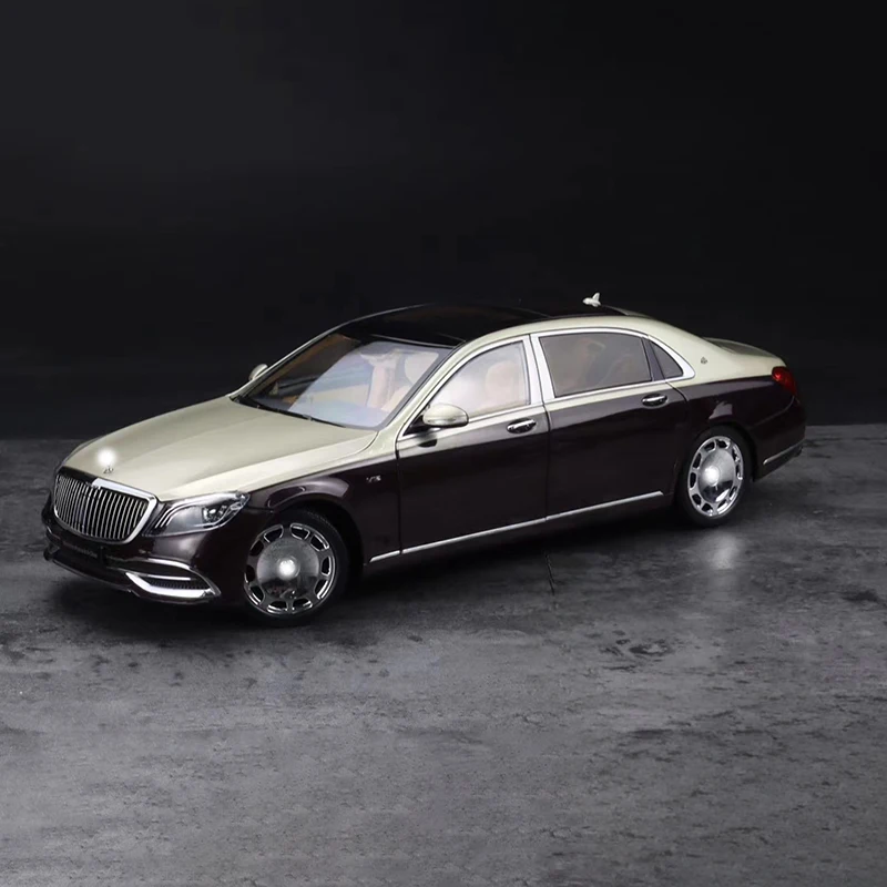 

S650, S680 Alloy Simulation Car Model, Red and White Micromodel, Tabletop Decoration, 1:18