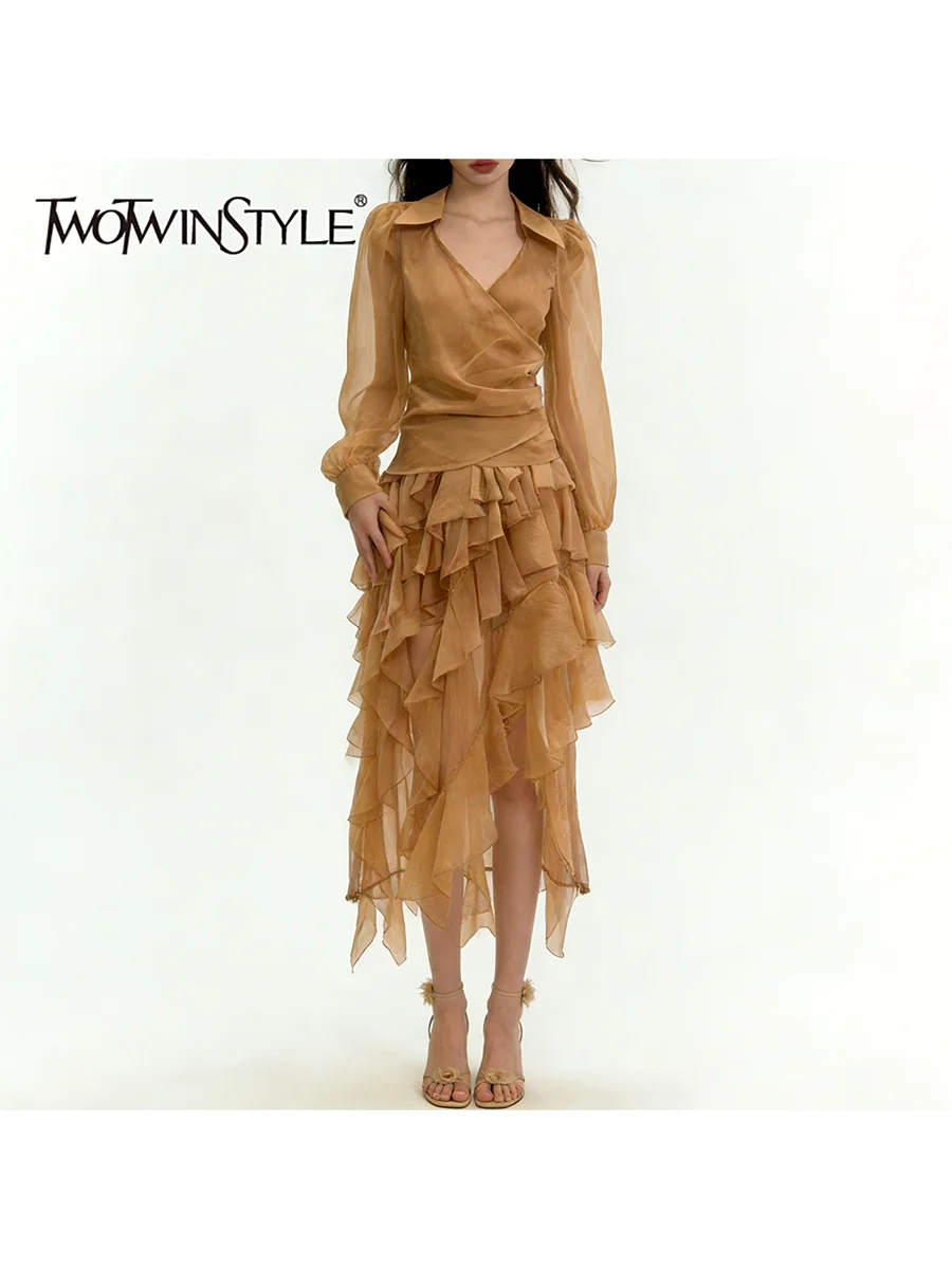 

TWOTWINSTYLE: Новинка! Элегантный повседневный комплект из двух предметов для женщин: блузка с отложным воротником и длинными рукавами, юбка А-силуэта с высокой талией. Модный женский комплект.