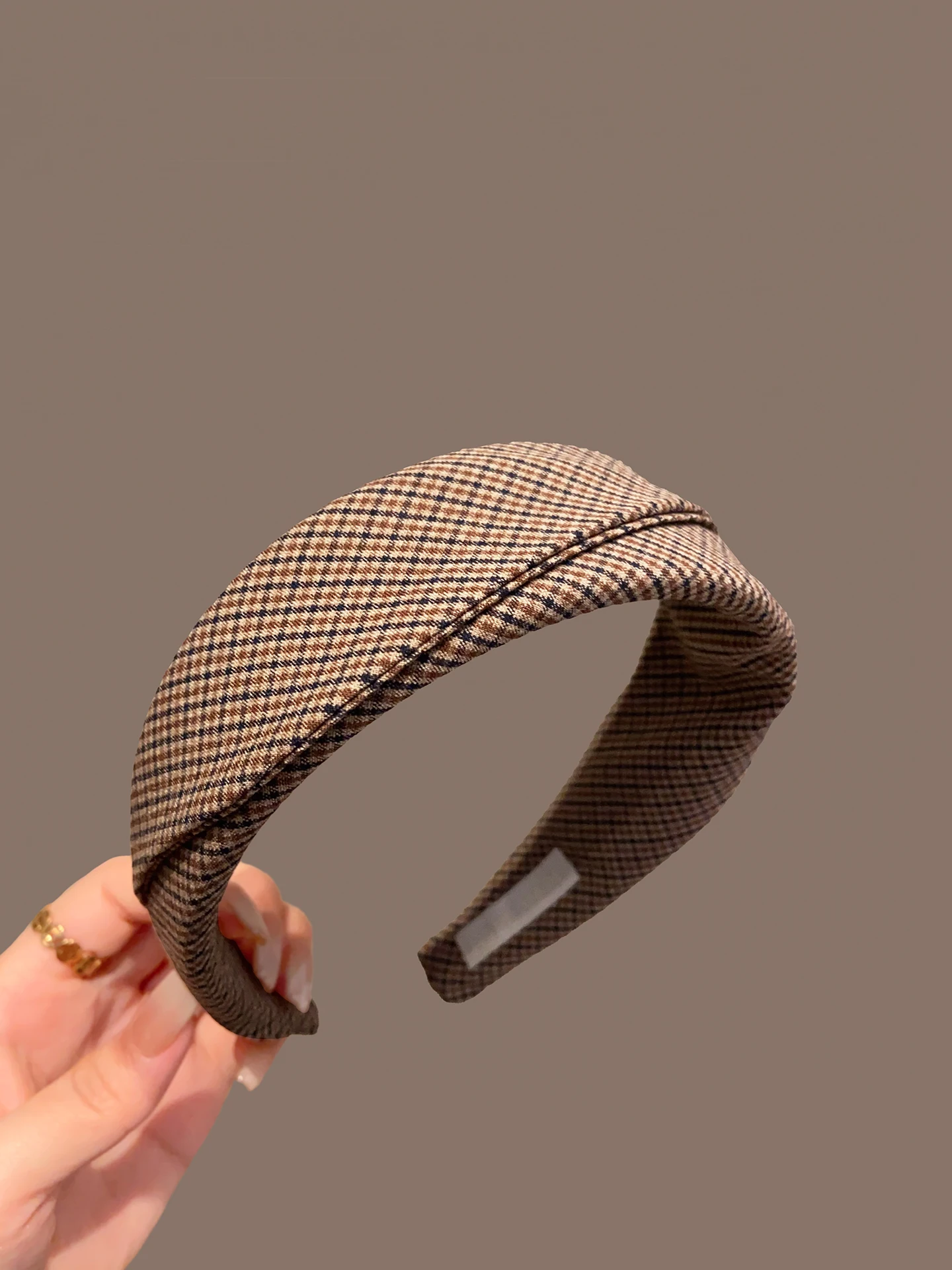 faixa-de-cabelo-xadrez-elegante-feminina-nova-tendencia-faixa-larga-e-moderna-para-a-testa-acessorio-de-cabelo-versatil-em
