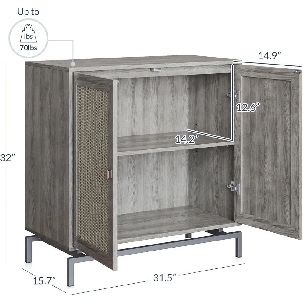 زوج من الخزائن الجانبية ذات الباب الروطان مع قواعد معدنية وأرفف قابلة للتعديل، وخزائن بوفيه على الطراز البوهيمي