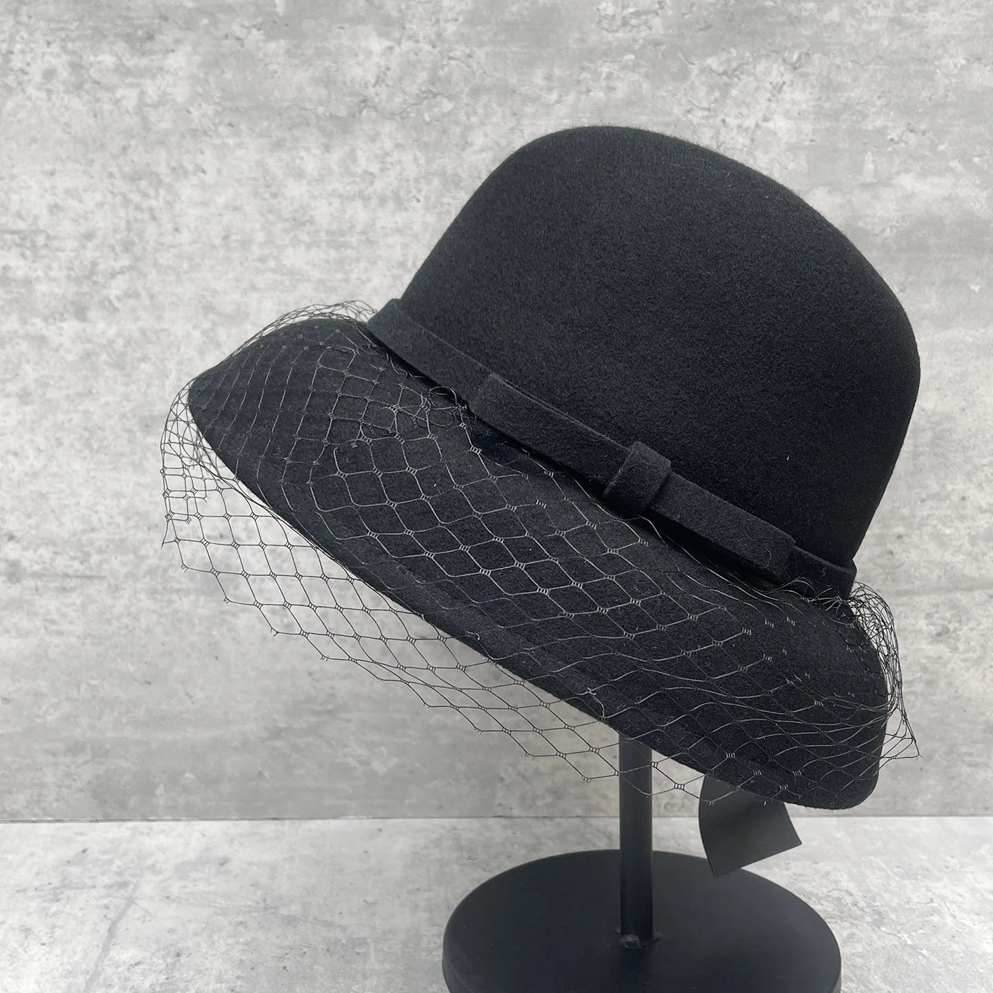 

Women Vintage Style Wool Felt Bowler Hat Veil Netting Fascinator Cloche Hat Bucket Church Wedding Dress Hat Winter Felt Fedoras