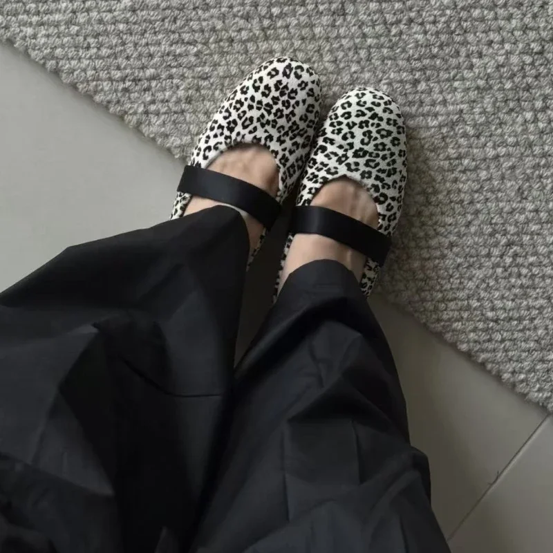 Ballerine di design di lusso Donna Moda Leopardo Peluche Design Caldo Mary Jane Scarpe da donna Elegante abito da festa Décolleté con tacco basso