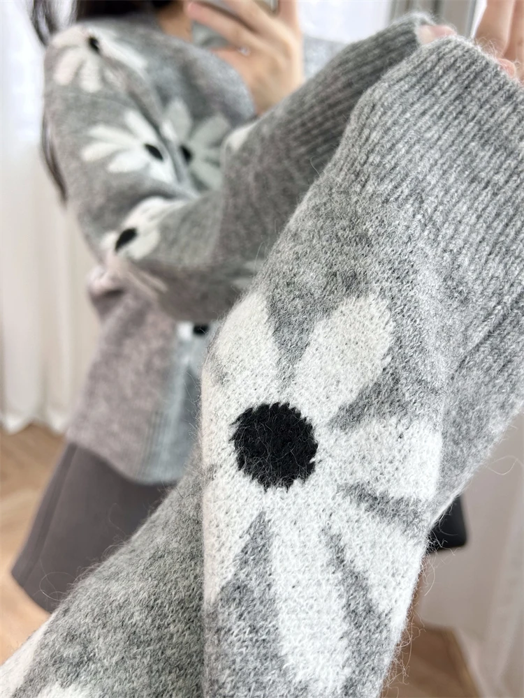 

"Autumn Daisy" S Family Wool Blended Round Neck Loose French Little Daisy Jacquard Knitted Sweater for Women in Winter