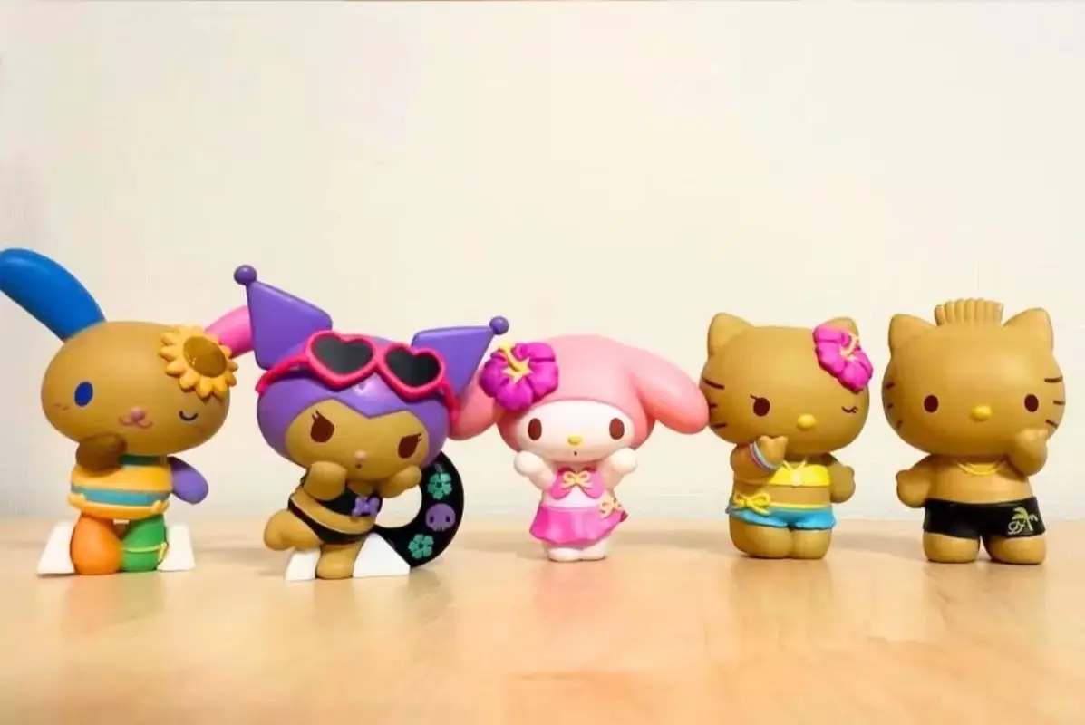 

New In Stock Summer Vacation Blind Box Black Leather Kuromi Kt Cat Flower Little Rabbit Beach Play Style Doll Desktop Souvenir