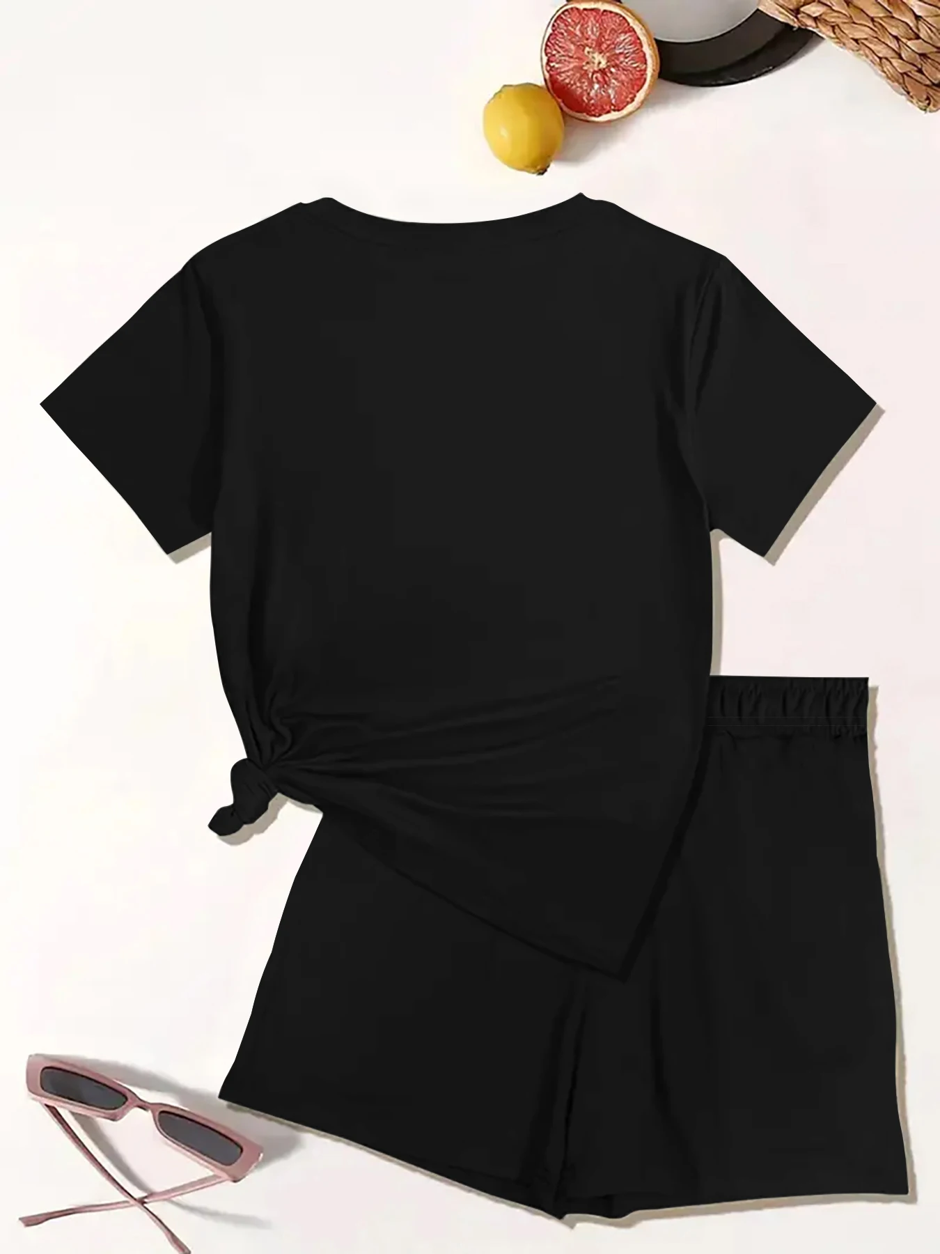 Sportieve, trendy en unieke stijl, loszittende tweedelige set met korte mouwen en shorts, met bedrukte versieringen, perfect voor dagelijks zomers, woon-werkverkeer, straatwandelingen en campusuitjes, unieke dameskleding