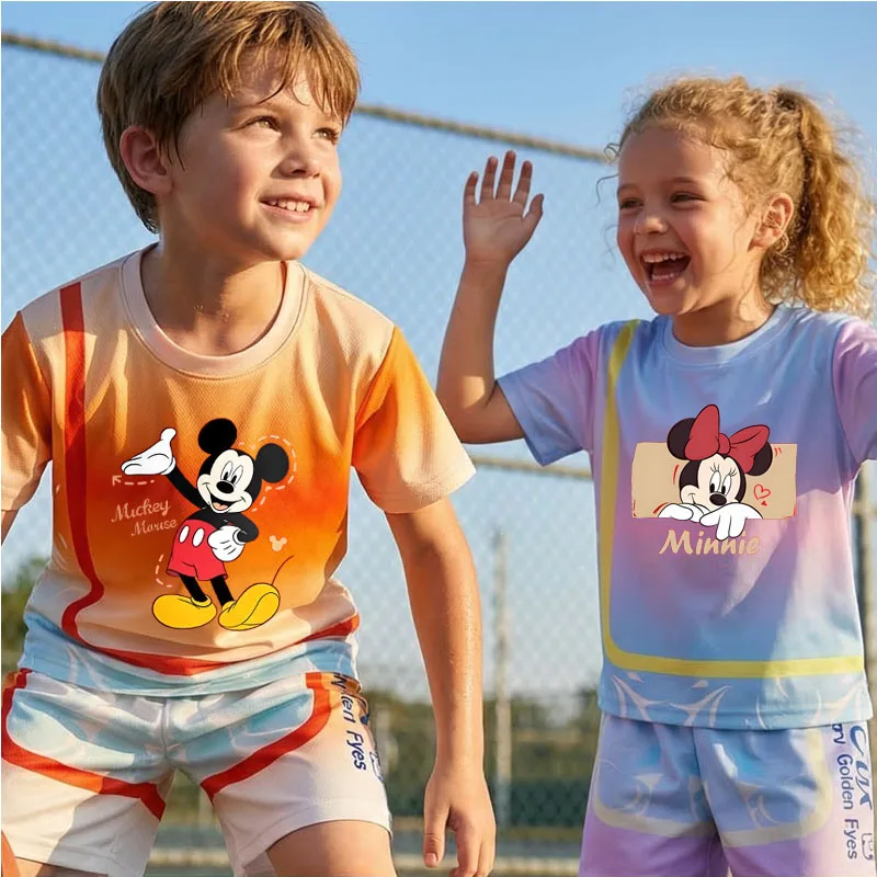 2026 Sommer Jungen und Mädchen Freizeitoutfits Atmungsaktive Mesh Bequeme Kinder-Sportbekleidung Sets Kinder T-Shirt Shorts Zweiteiliges Set Neu