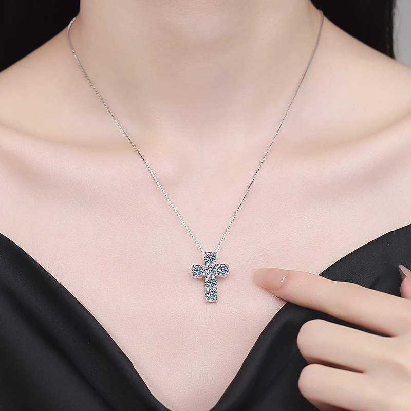 Thumbnail 4 - #5 Trending Moissanite Pendant Necklaces Right Now