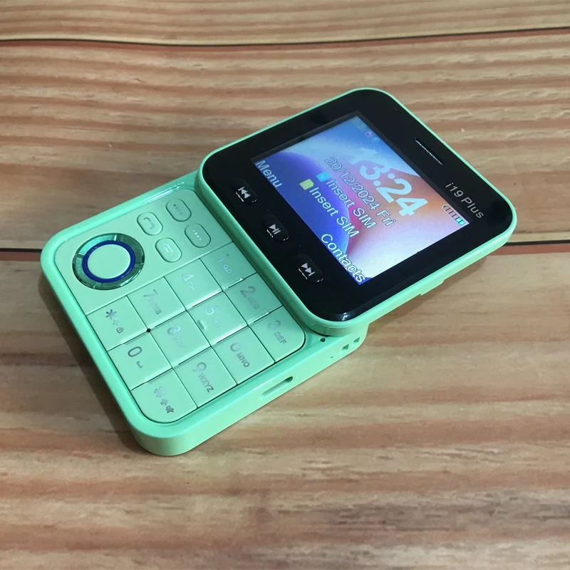 هاتف محمول I19 plus ثنائي الشريحة 2G GSM مع 90 °   مصباح يدوي لراديو FM منزلق جانبي دوار MP3 MP4 2.4 بوصة هاتف محمول صغير قابل للدوران