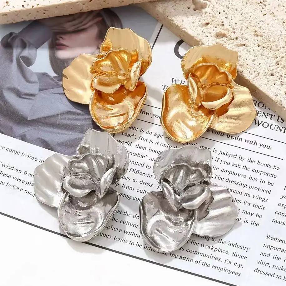 ZAA Vintage Three-dimensional Alloy Large Flower Earrings