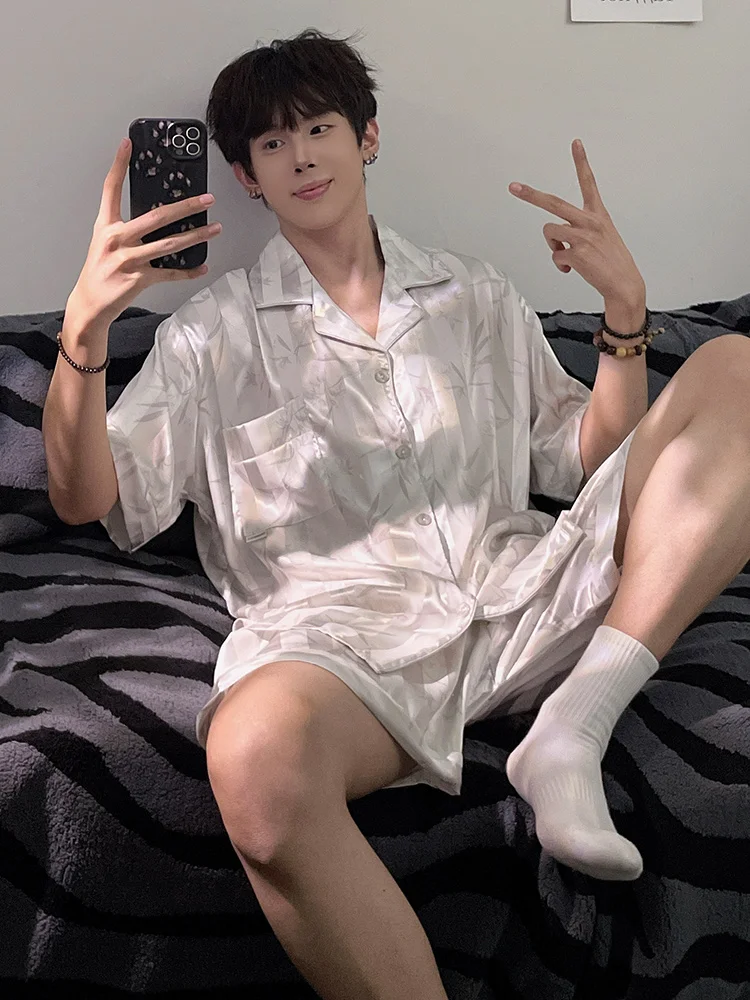 

DAIMELU summer ice silk pajamas men's short-sleeved Japanese sleepwear simple casual high-end loose large-size loungewear set