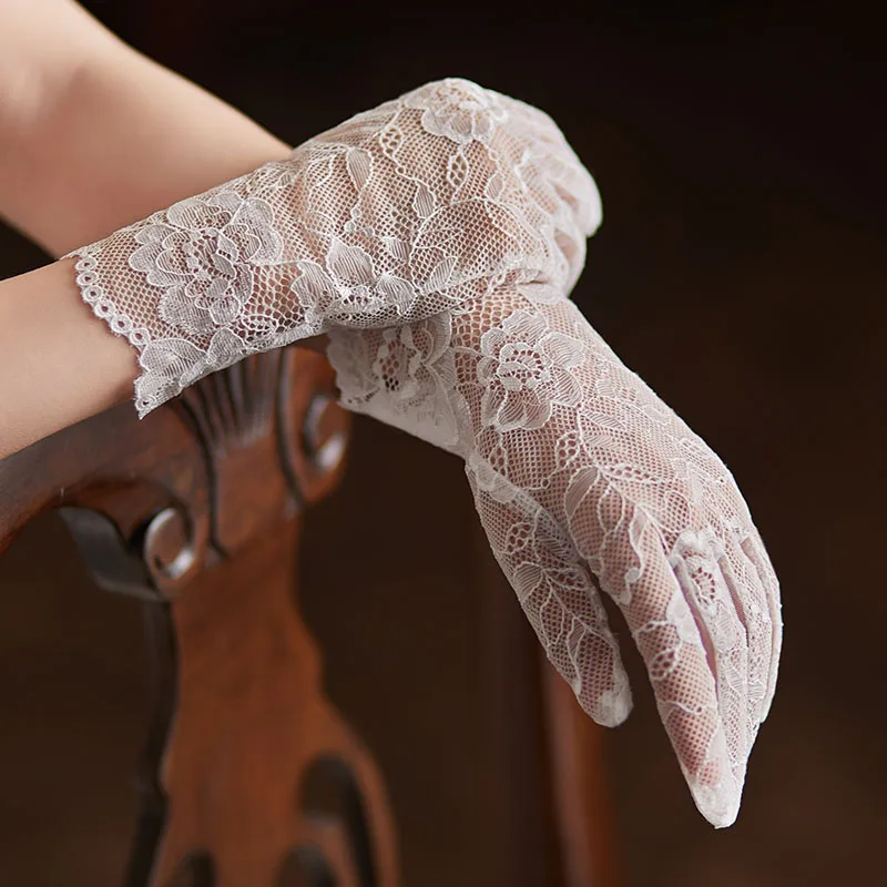 WG121 Delicate White Lace Bridal Gloves Finger Wrist Short Wedding Pageant Prom Perform Handmade Women Gloves