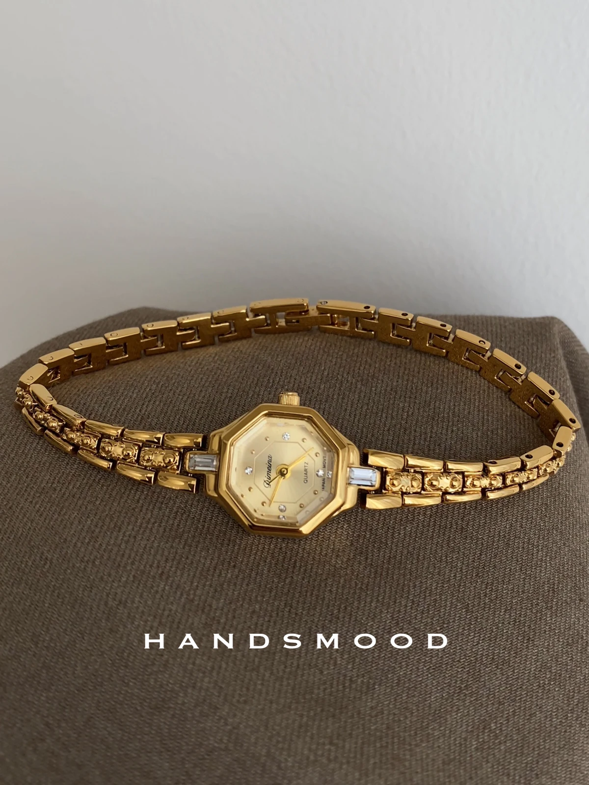 Smallgoldwatchwiththin strapstylish and exquisite light luxury temperament small dial women's watchwomen's stainless steel watch