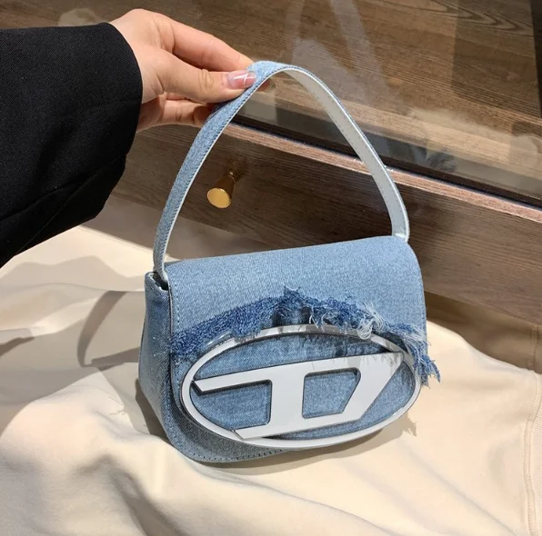 

Niche Design Underarm Bag, Fashionable Light Luxury Spice Girl Handbag, High Value Oblique Span Bag