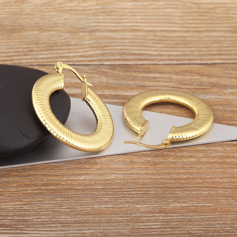 Boucles d'oreilles créoles grand cercle pour femmes, style simplicité, bijoux d'oreille géométriques irréguliers, accessoires de mariage, cadeaux de fête, nouvelle mode