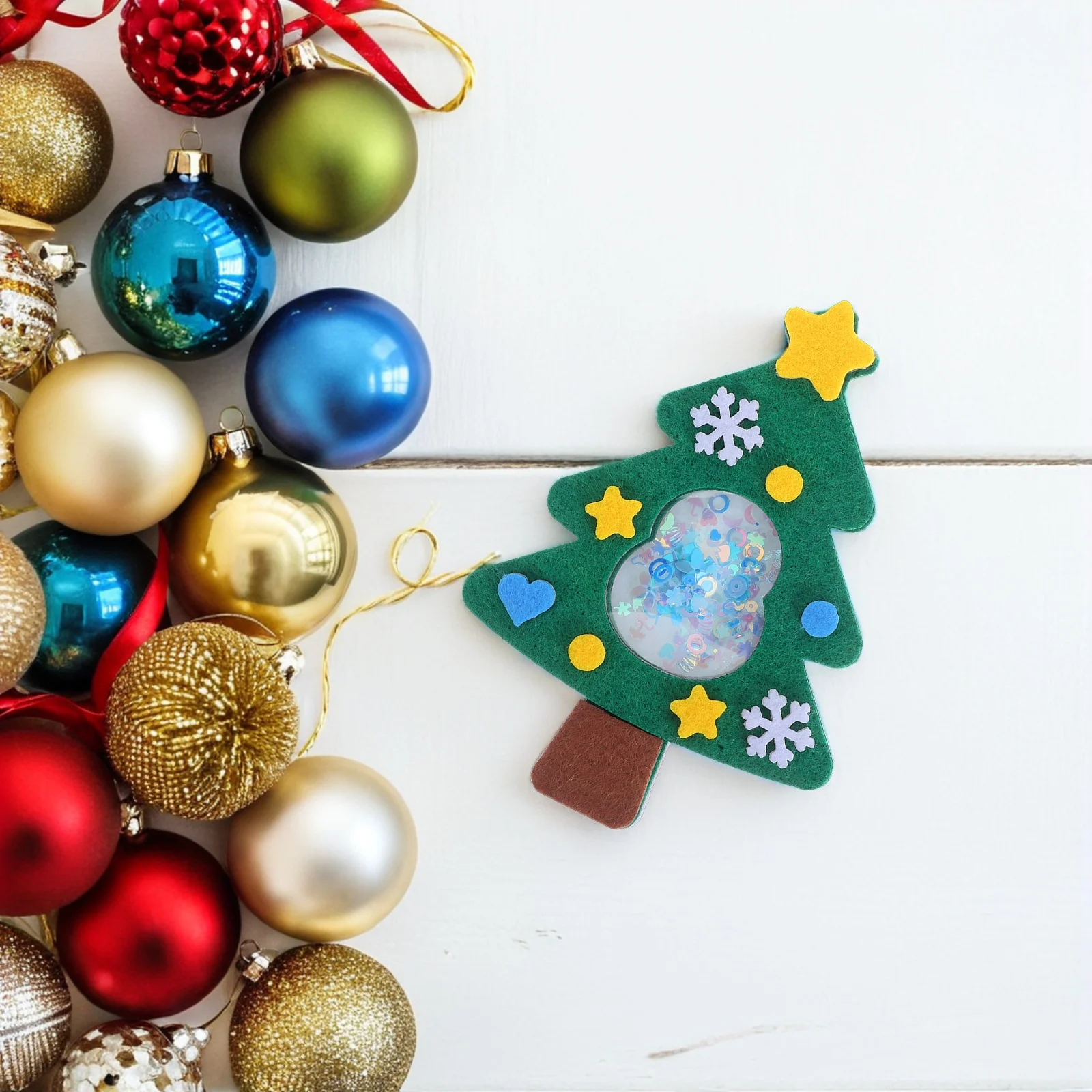 

4Pcs Christmas Tree Hanging Ornaments DIY Non-Woven Santa Claus Wreath Set for Holiday Crafts Decorations