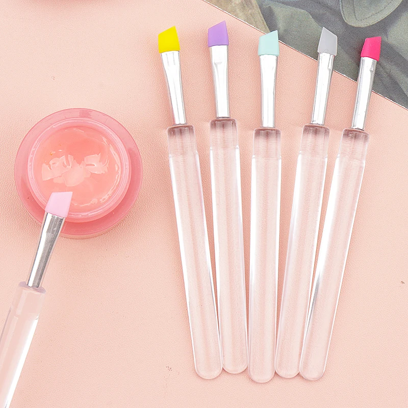 แปรงทาปากซิลิโคน 5 ชิ้น พร้อมฝาปิด ใช้งานง่ายและมีประสิทธิภาพ สำหรับทาลิปสติก ครีม ลิปกลอส แปรงแต่งหน้าสำหรับเขียนคิ้วและอายไลเนอร์