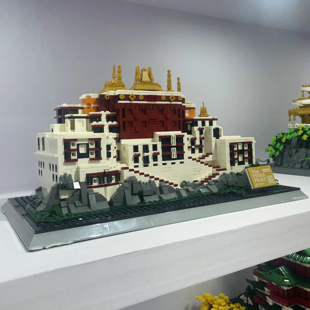 ตัวต่อบล็อกพระราชวังโปตาลา 1464 ชิ้น แบบจำลองสถานที่สำคัญในยุคกลาง ของเล่นเด็กประกอบเอง
