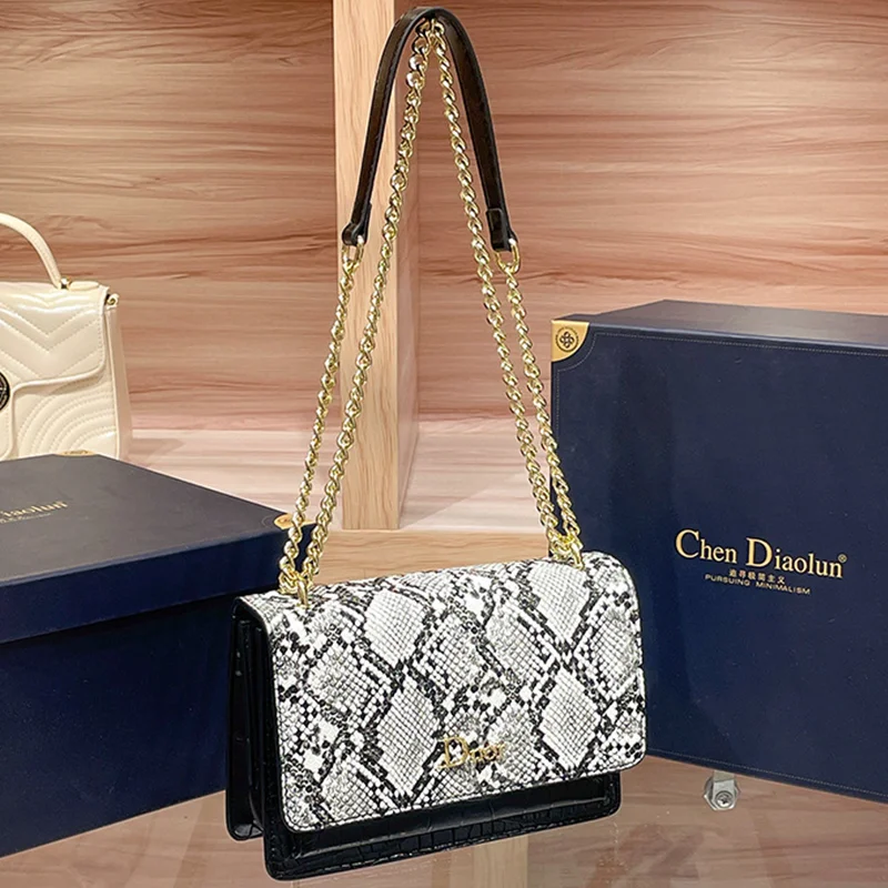 2024 Women\'s New Crocodile Fashion Chain Underarm Bag Single Shoulder Crossbody Small Square Bag Coin Purse