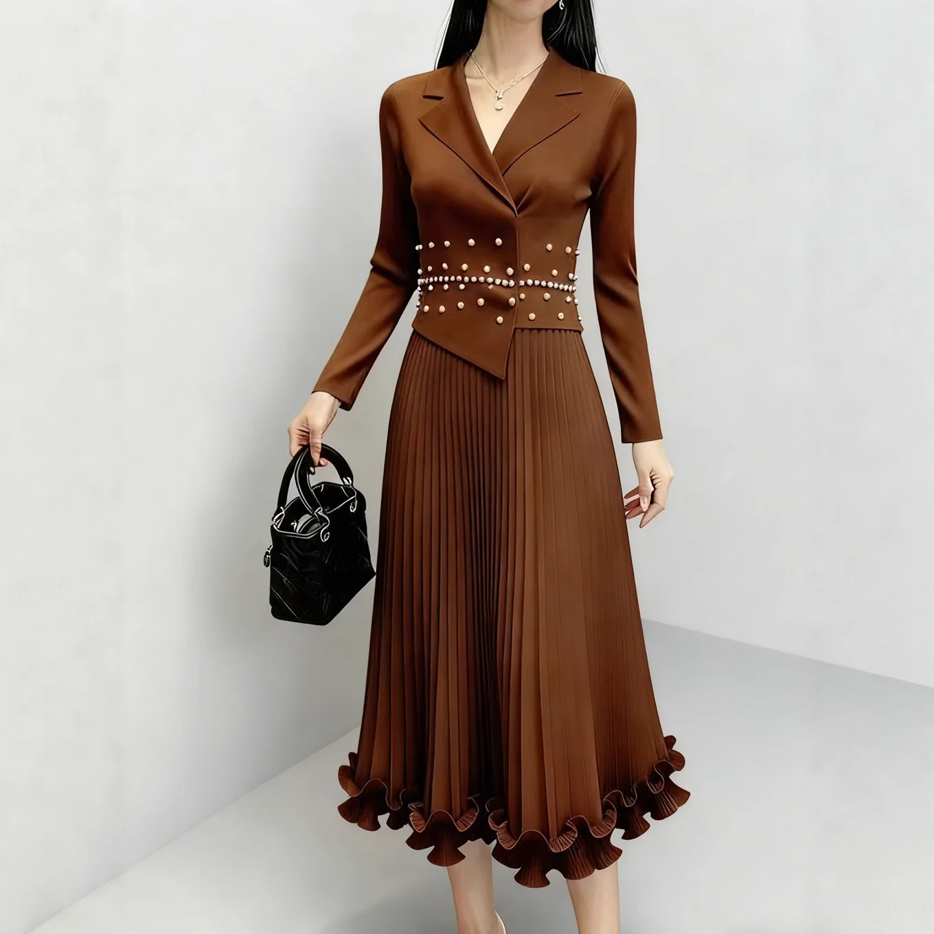 فستان مياكي أنيق مُزين بقطع القماش للنساء بياقة وأكمام طويلة فساتين مشاعل مطرزة لخريف 2025 مد جديد