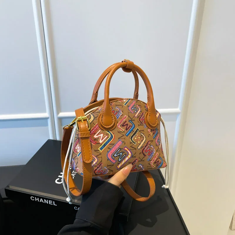 

Роскошная дизайнерская женская сумка-мессенджер - натуральная кожа, высокое качество, популярная и шикарная