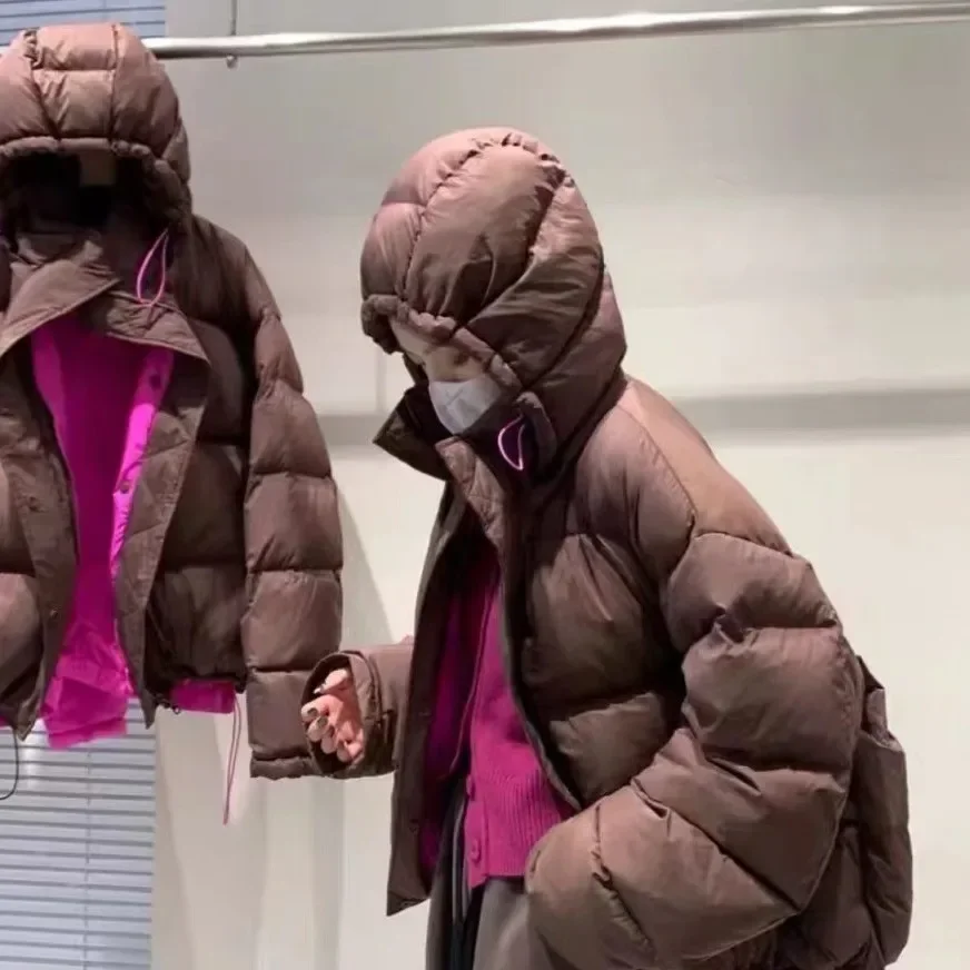 سترة نسائية شتوية لعام 2025 للتنقل مقاومة للرياح من ريش البط الأبيض سترة بغطاء للرأس