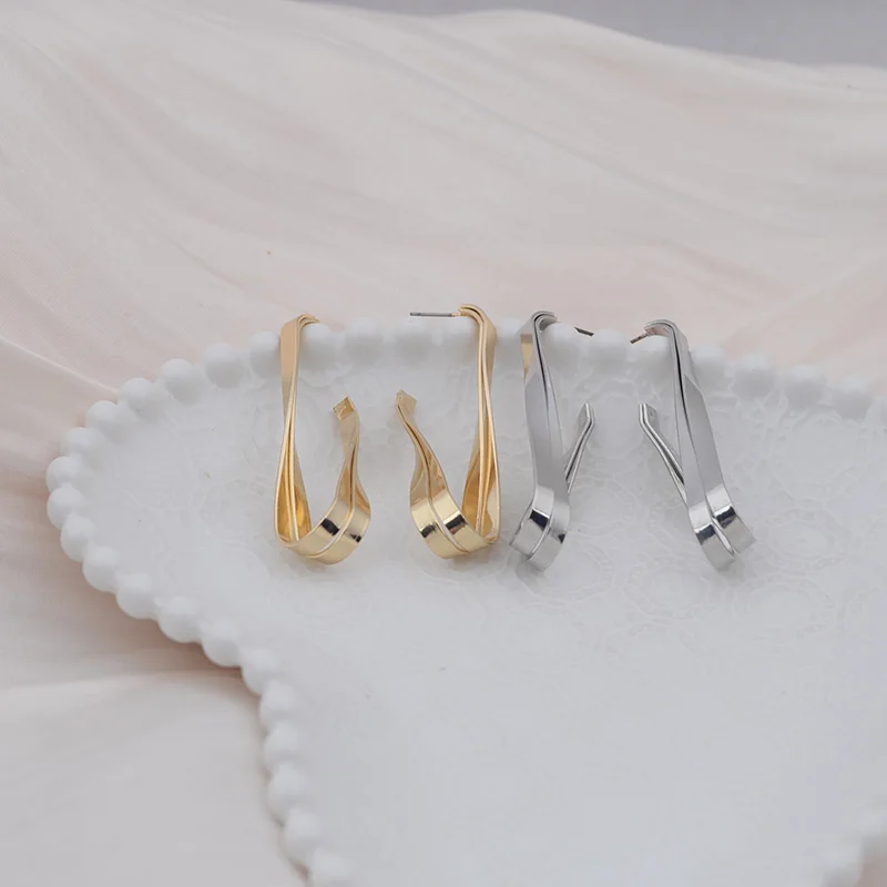 New Arrival Bijoux Narrow U Shape Stud Earrings For Women Simple Gold Silver Color Clip Metal Irregular Geometric Earrings Party