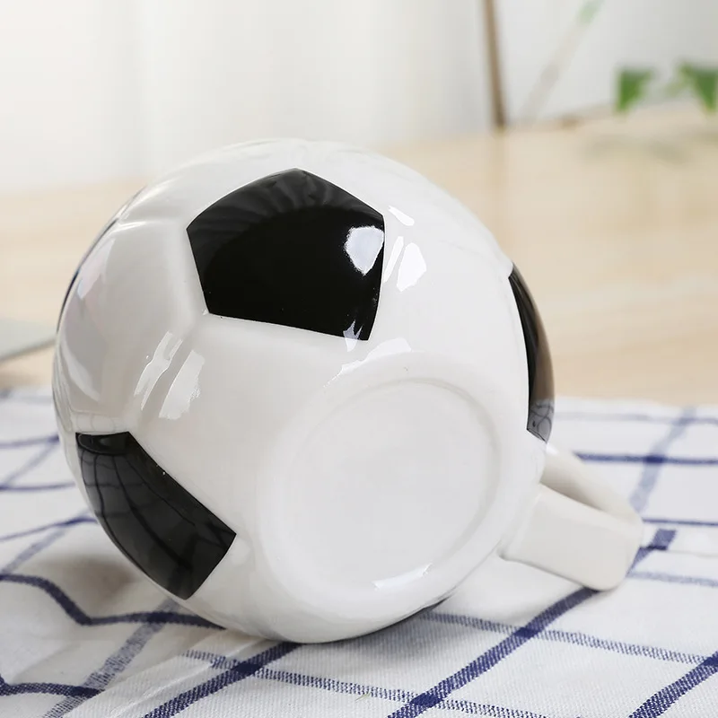 400ML Football Shape Ceramic Coffee Mug with Handle Heat-resistant Soccer Ball Mugs for Water Milk Coffee Tea Cup Creative Gift