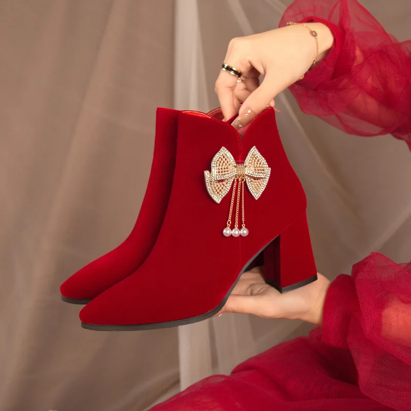 

Модные женские ботильоны из замши, красные, с острым носком, высококачественные, с декором из страз в виде бабочки, удобные, на высоком каблуке, Botas Mujer