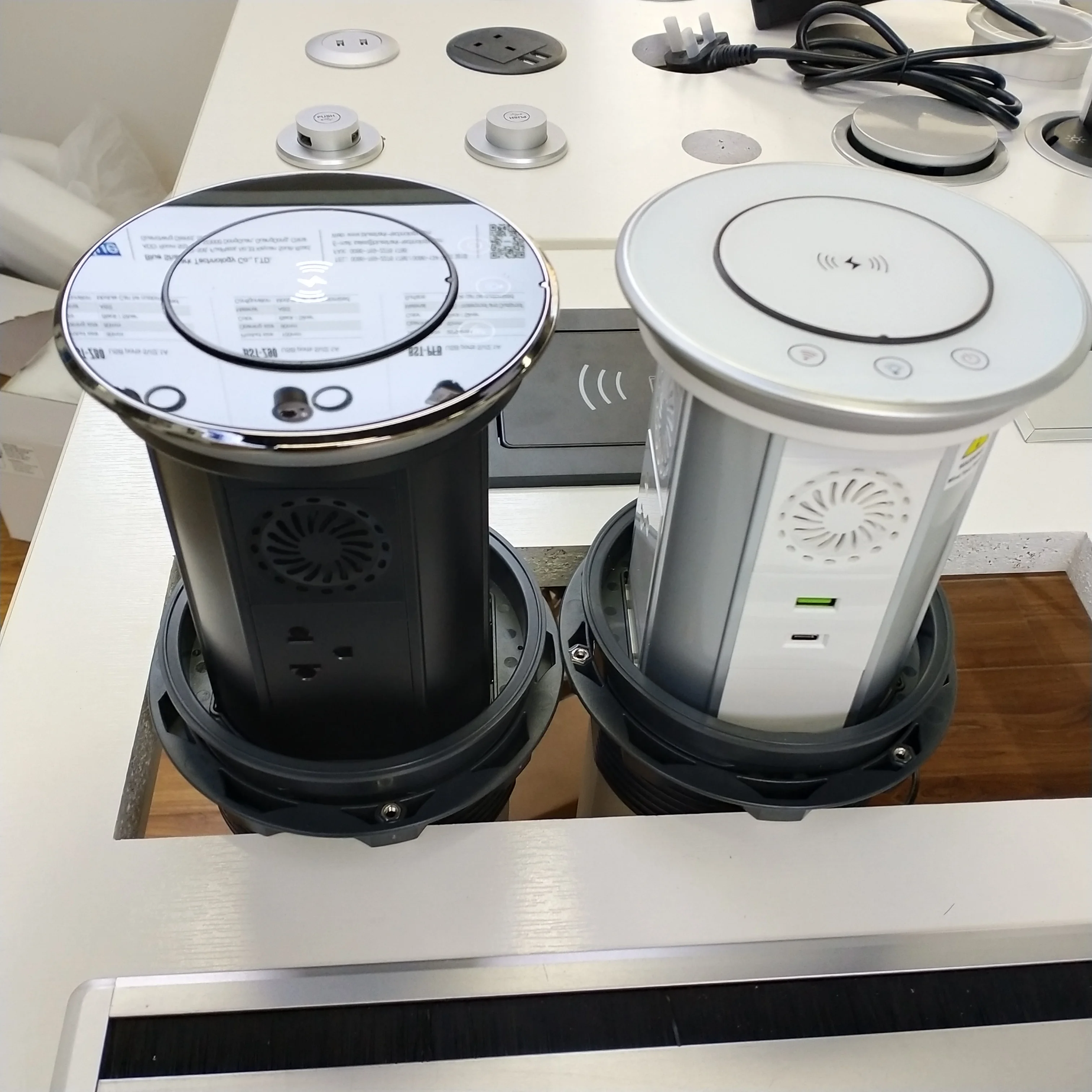 All Black White Glass Top IP65 Waterproof US Standard Wifi Smart Motorized Kitchen Pop up Socket with USB-c LED Light for Home