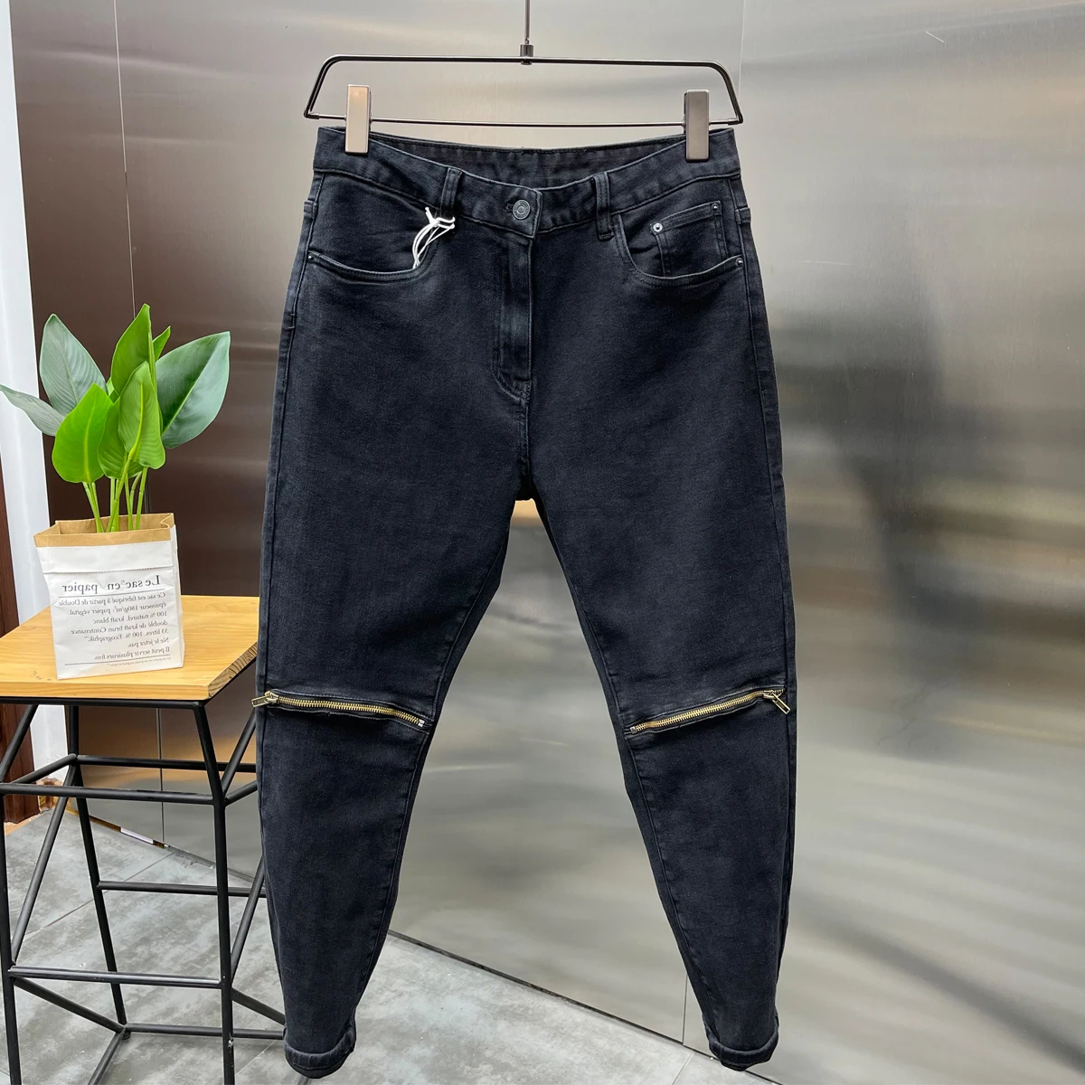 

Summer New Style Black Slim Fit Jeans Men's Loose Casual Wear mid Low Waist Zipper Fly Youth Fashion Water Washed Knee-Length