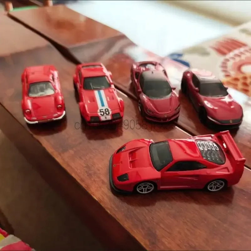 Hot Wheels JKG16 Ferrari 5-Pack Ferrari 250 GTO Laferrari Ferrari F40 Competizione 499p Modificata Alloy Car Model Collection