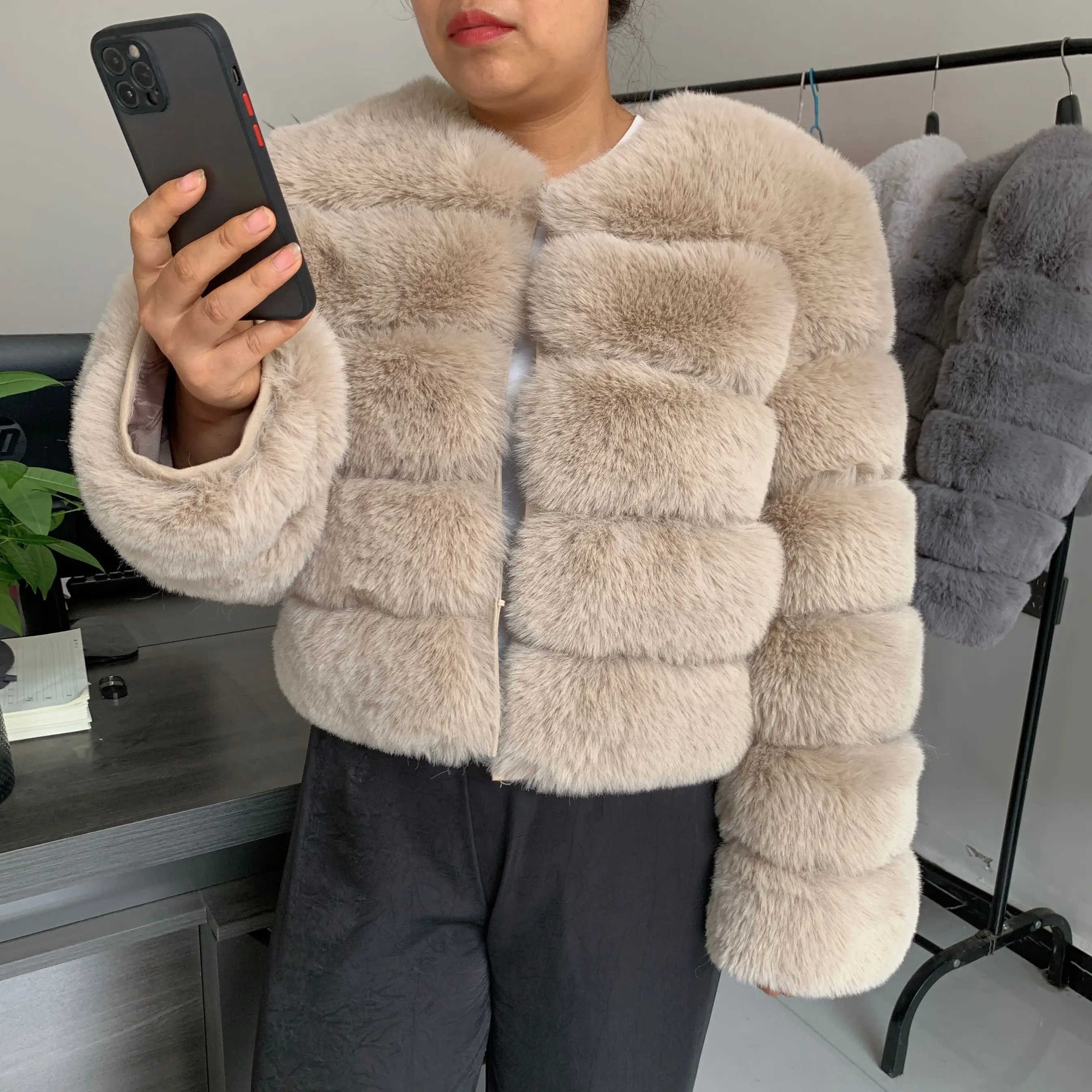 Damen Mode Kunstpelzmantel Super Angesagter Herbst Winter Kurzer Kunstfuchspelz Flauschige Jacke Hochwertig 7XL Damen Pelzmäntel – Detail 3