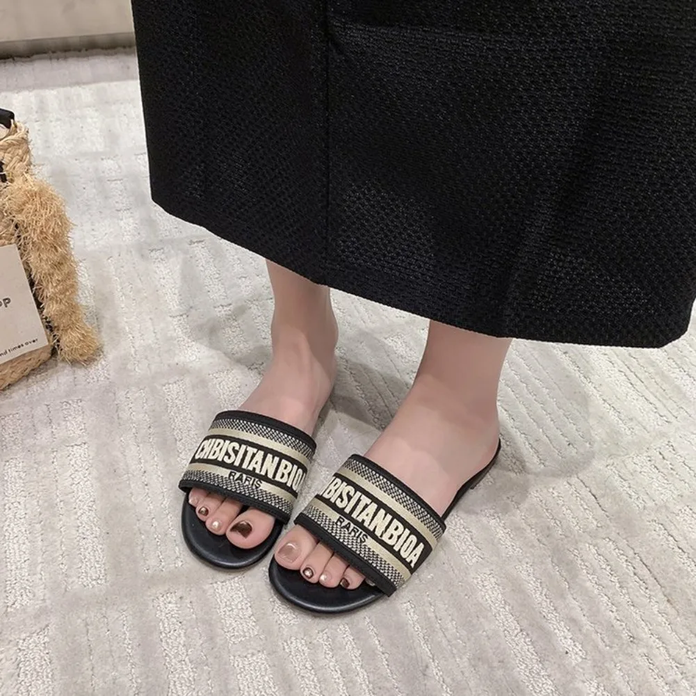 Damen-Mode-Flachpantoffeln, Sommer-Neuheit, runde Zehenpartie, offene Zehen, Buchstabenstickerei, weiche Sohle, rutschfeste Sandalen, Damen-Hausschuhe – Detail 27