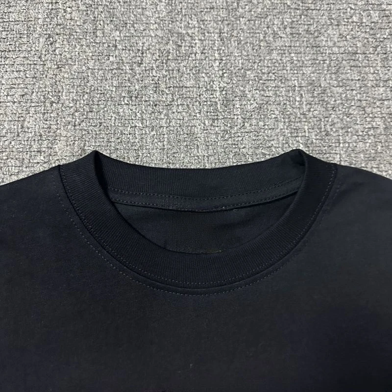 American street print patchwork two-tone loose casual long-sleeve T-shirt for men women, breathable comfort top.