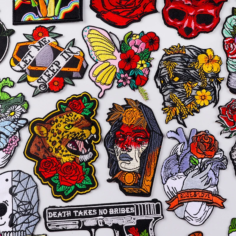 Parche bordado floral y cráneo – para ropa con corazón y mariposa - imagen 5