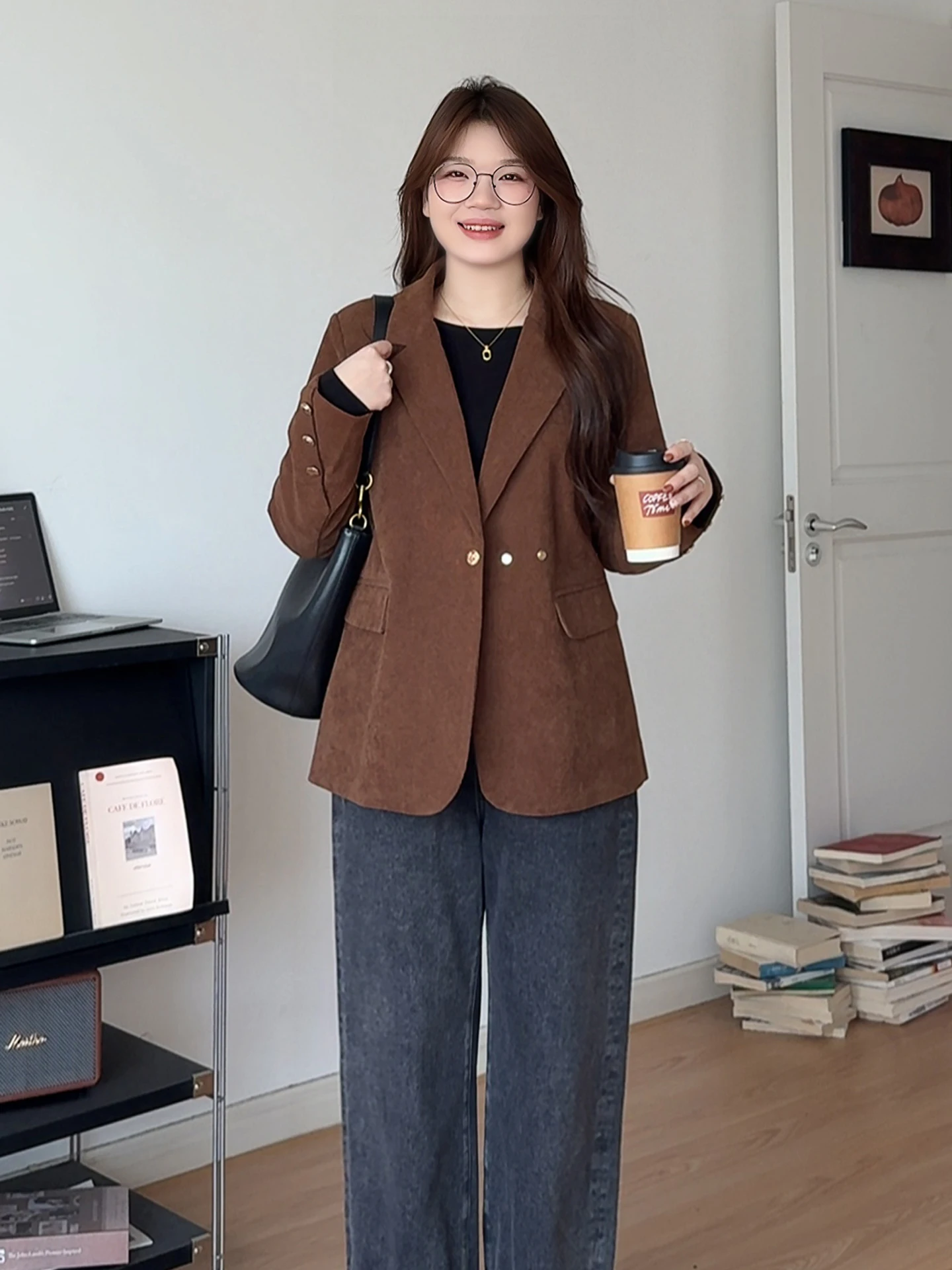 

Женский бархатный костюм больших размеров: пиджак в корейском стиле, с высокой талией, длинными рукавами, повседневная одежда, подходит для фигуры типа «груша» и «сэнд-ласс»