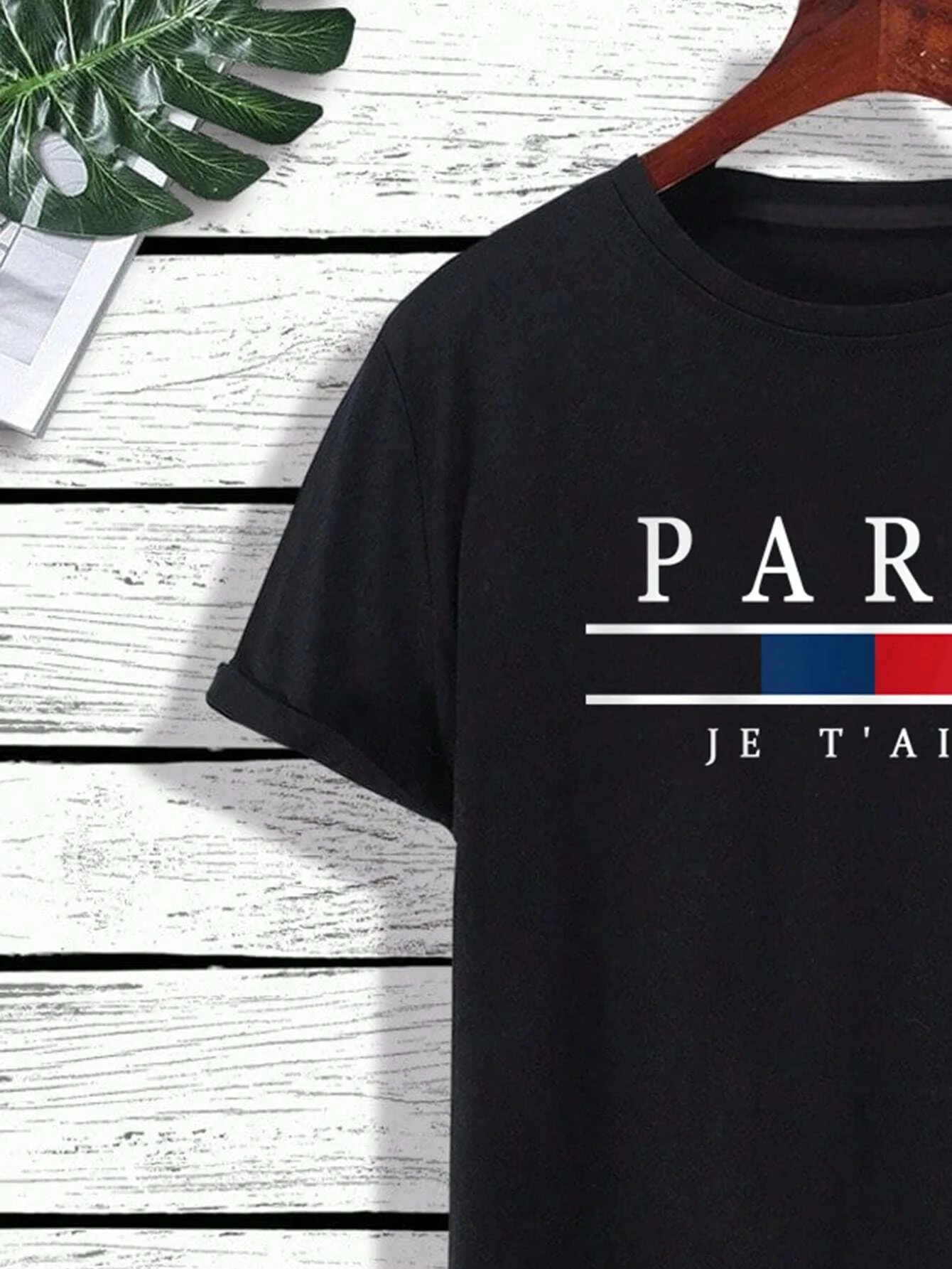 ชุดเซ็ตสองชิ้นสำหรับผู้ชายฤดูร้อน - เสื้อยืดคอกลมแขนสั้นลายกราฟิกแบบไหล่ตก และกางเกงขาสั้นเอวผูกเชือกทรงปกติ มีกระเป๋า