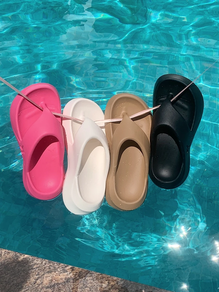 Chanclas de suela gruesa de EVA para mujer, zapatos de playa para vacaciones, informales, de Color sólido, versátiles, antideslizantes para exteriores, 2024