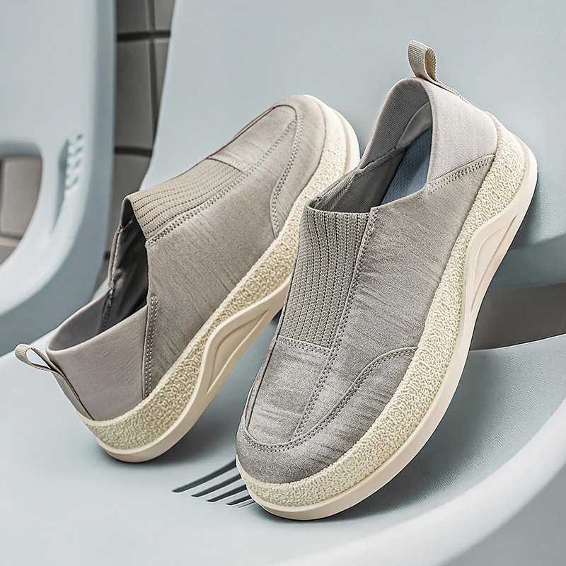 Flat Sole Fashion Wear-resistant Sports Shoes 2026 New Fashion Casual Men's Footwear Solid Colour Board Anti Slip Tide Sneakers