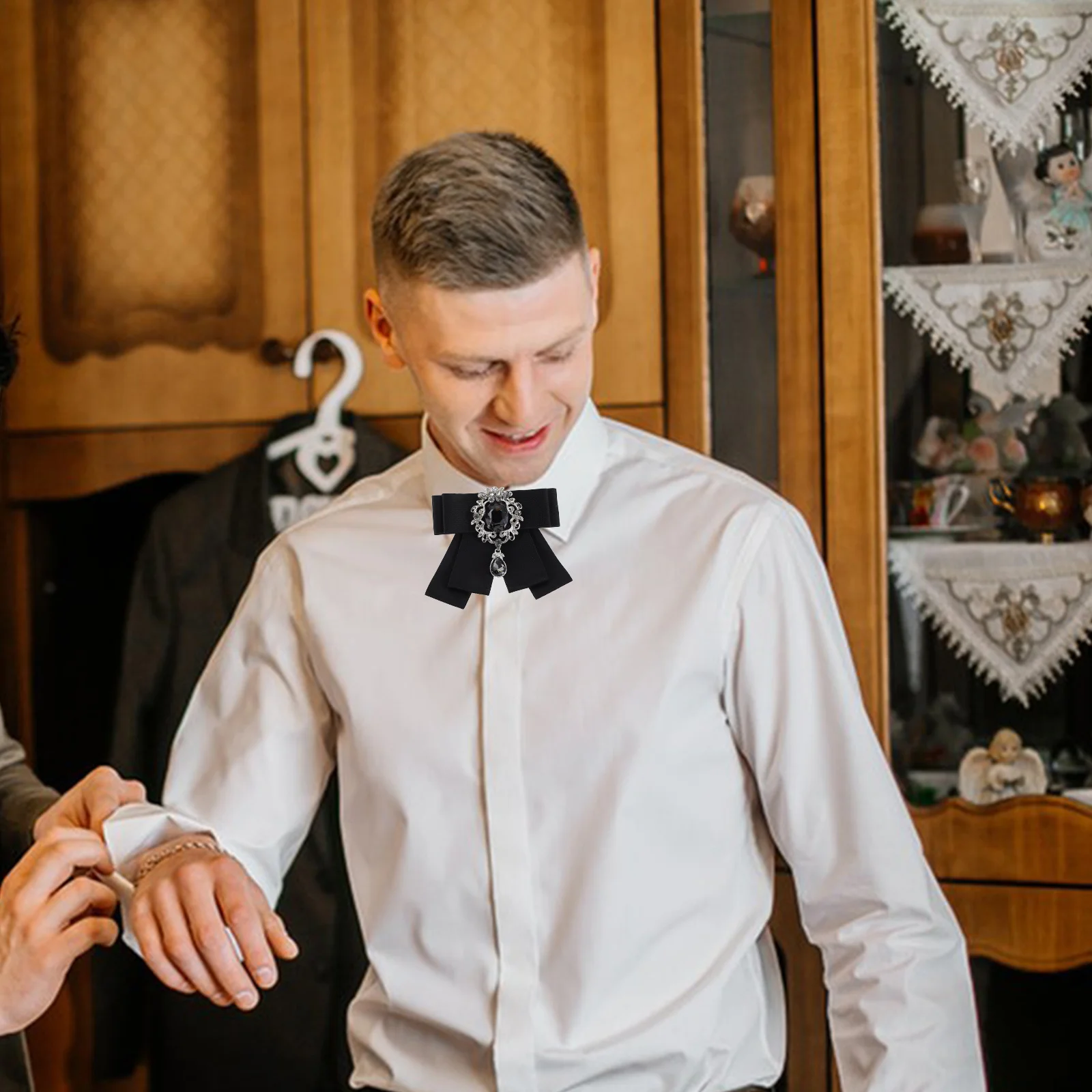 

Vintage Rhinestone Men's Bow Tie Pre-Tied Big Bowknot Brooch Lapel Pin Wedding Banquet Formal Party Suit Accessories