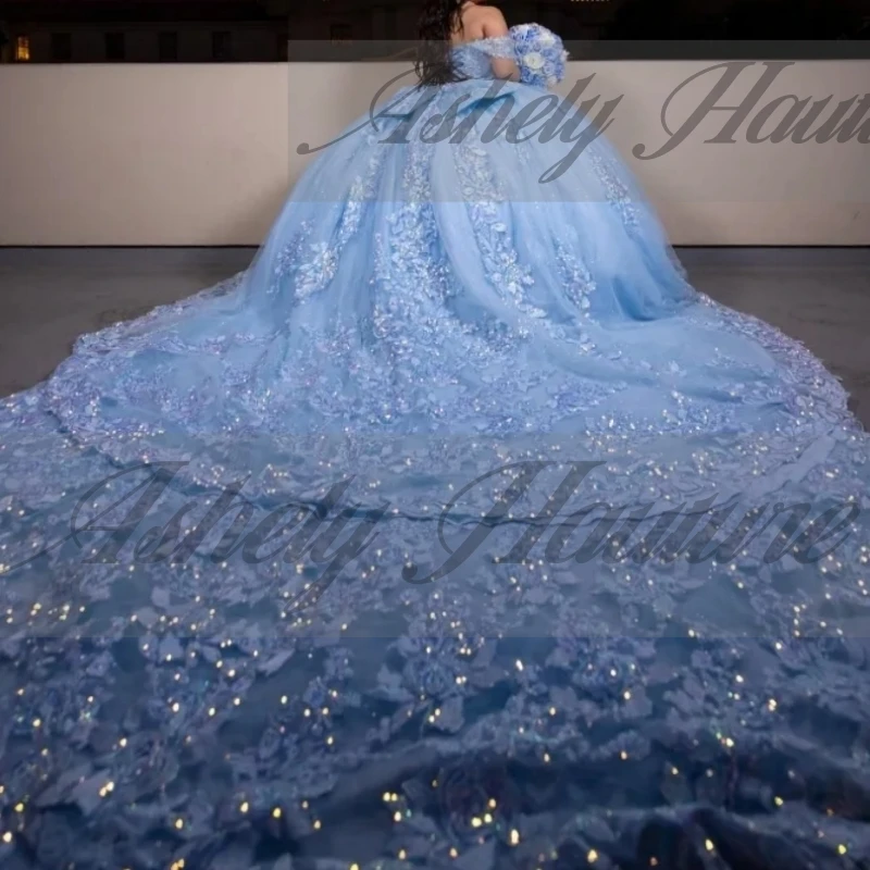 Maßgeschneidertes luxuriöses himmelblaues Quinceanera-Kleid, schulterfrei, Spitze, Applikation, Schleife, Sweep-Zug, Damen-Abschlussball-Partykleid, süßes Mädchen 15/16