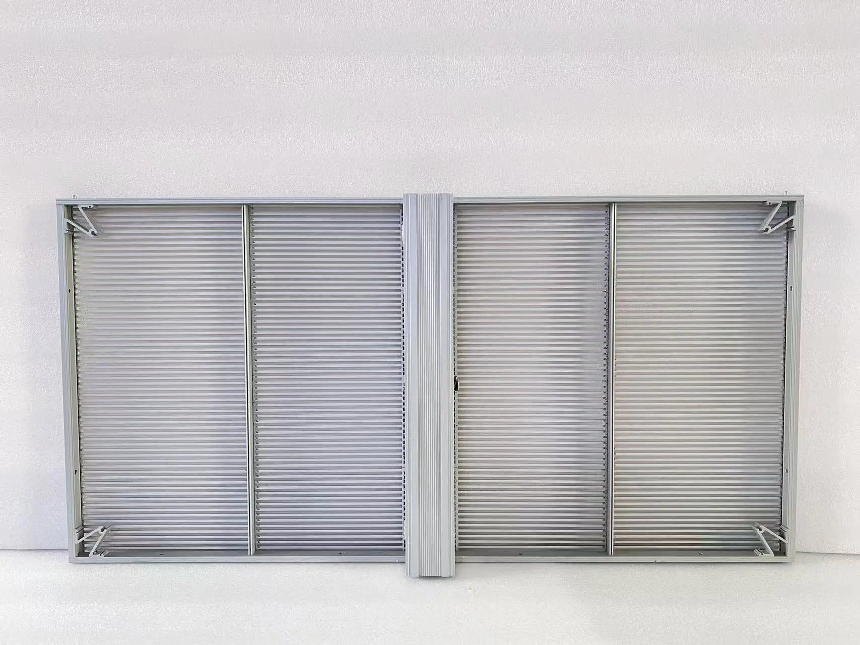 Pantalla transparente de rejilla LED a todo color Pantalla LED personalizada delgada para interiores y exteriores Pantalla transparente 3D cuadrada