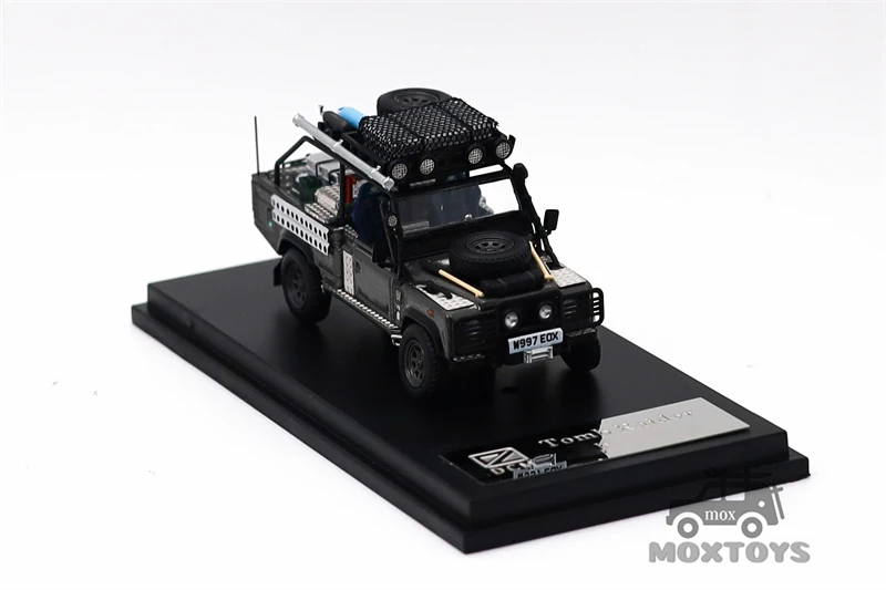 DCM 1:64 Land Rover Defender muddy version / ordinary  limit999 Diecast Model Car