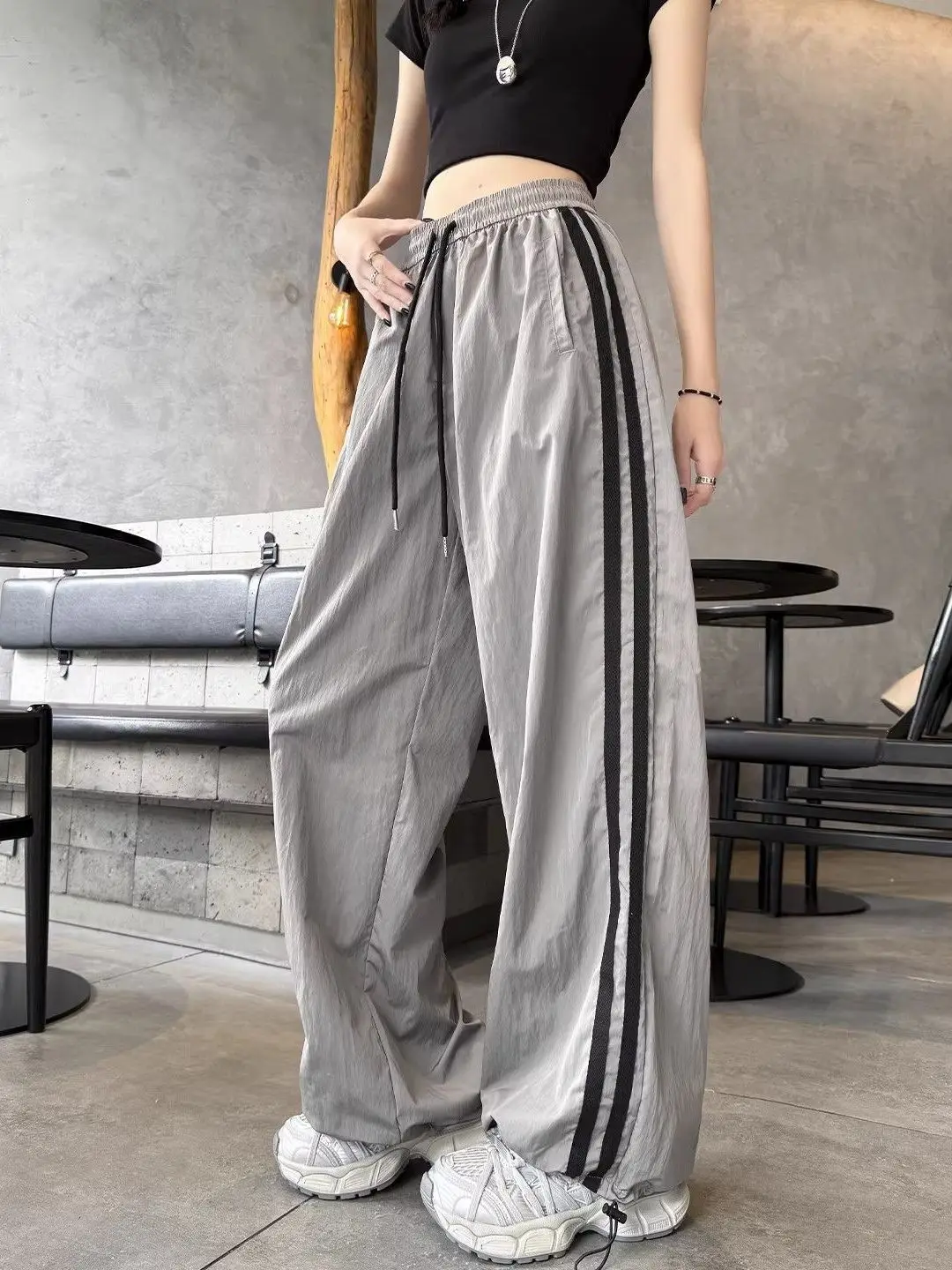 

Американские серые рабочие брюки с высокой талией для женщин, лето 2026, новые, свободные, драпирующиеся, быстросохнущие, спортивные, в полоску, с широкими штанинами, женские