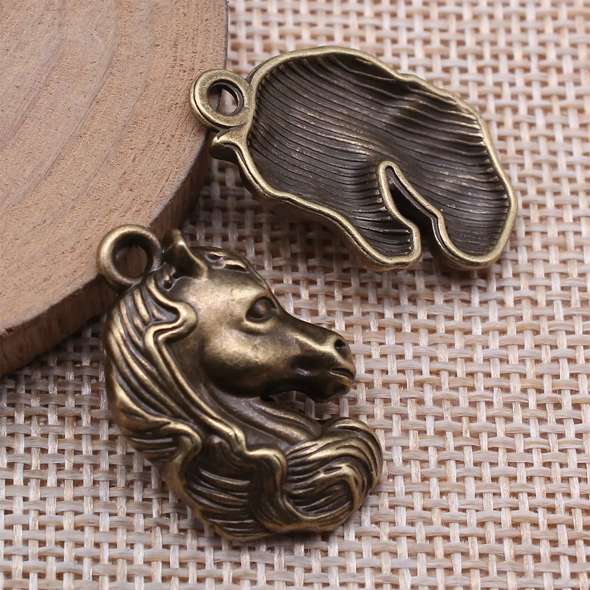 

10pcs 18x28mm(0.71x1.1inch) 2 Colors Antique Bronze Color Antique Silver Color Horse Head Charms Pendants Jewelry Accessories